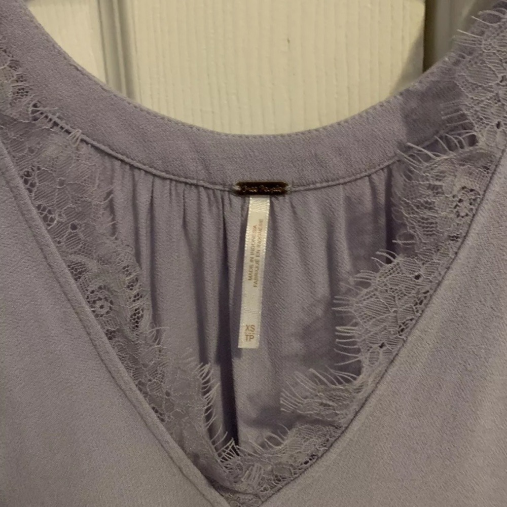 Free People Women Lilac purple Lace-Trim V-Neck Sleeveless Camisole Top Sz XS - Picture 3 of 5